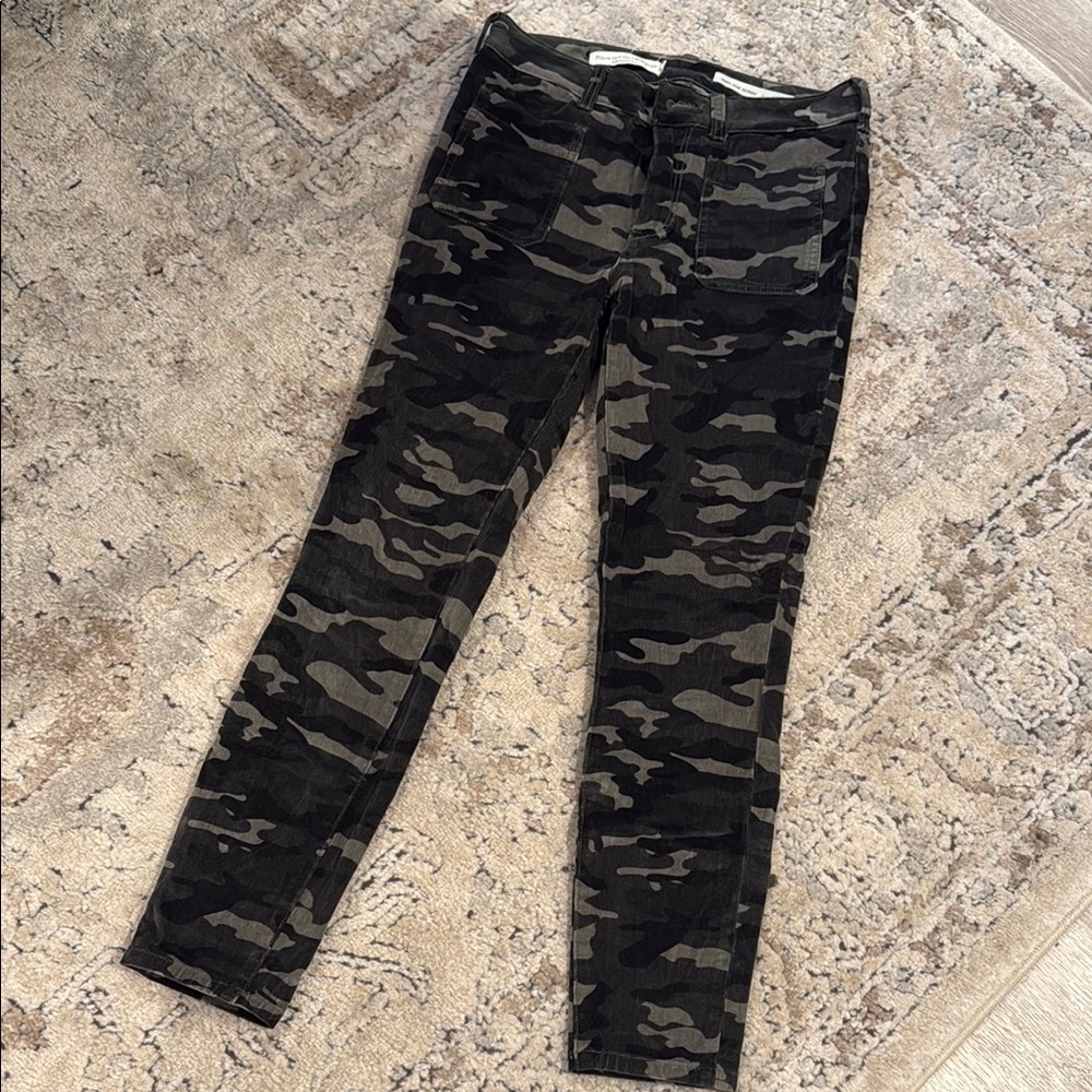 ANTHROPOLOGIE Camo Print corduroy Skinny Pants size 28